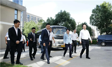 中央網信辦副主任楊小偉，福建省委常委宣傳部長邢善萍一行調研達華